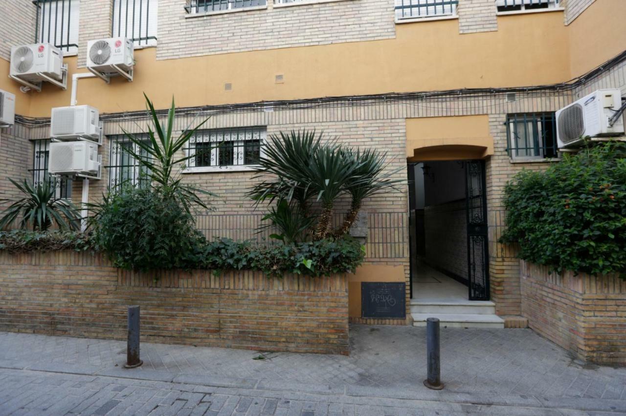 Brand New Charming Apartment Next To The River Seville Exterior photo